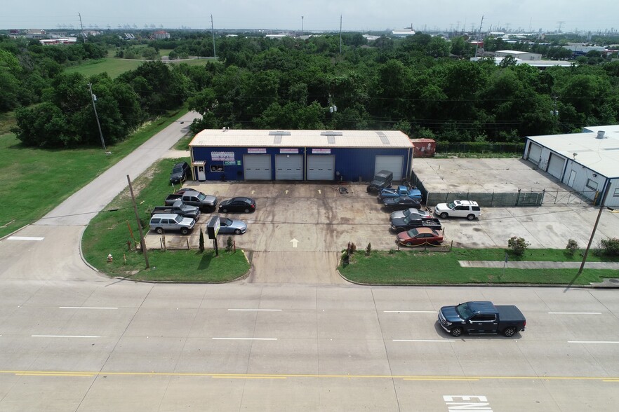 Primary Photo Of 1503 W Main St, La Porte Auto Repair For Sale