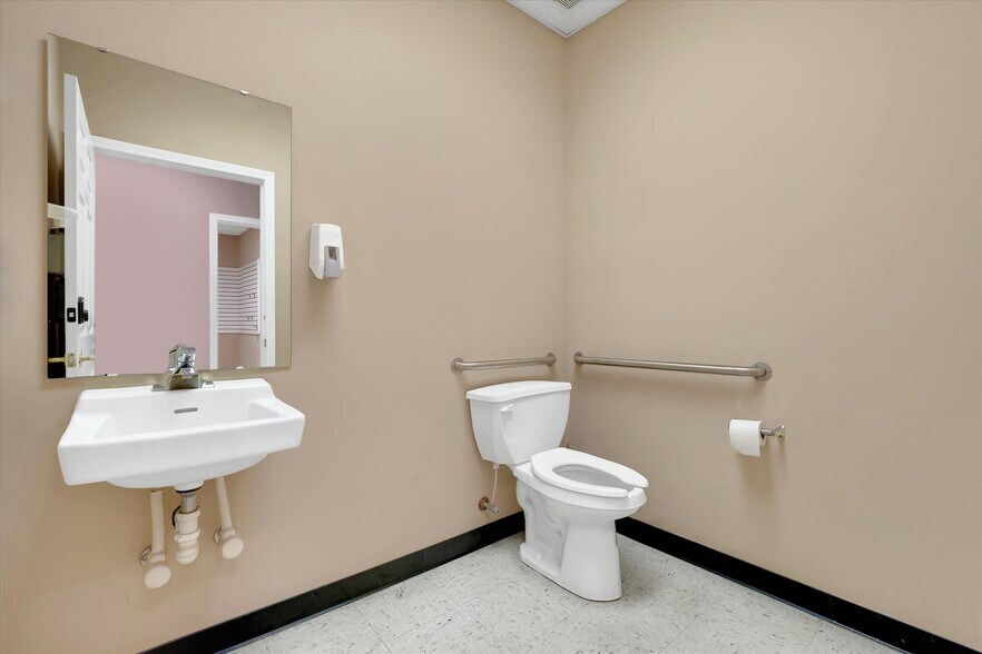 More Photos Of 3361 Highway 29 N, Belton Warehouse For Sale