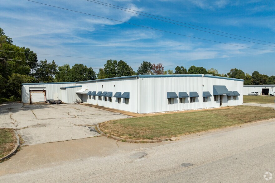 More Photos Of 1265 Jefferson St, Pacific Warehouse For Sale