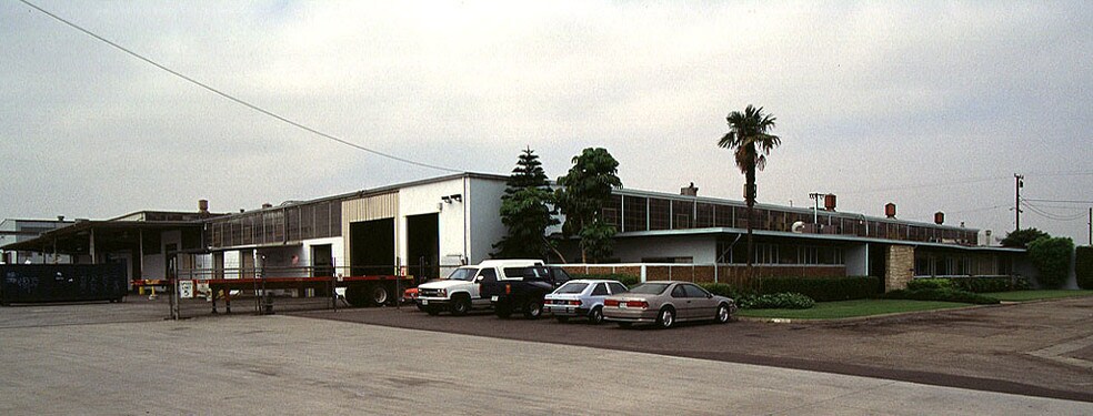 More Photos Of 2966 E Victoria St, Compton Warehouse For Lease