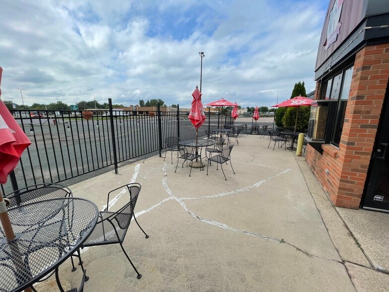 More Photos Of 1006 Commercial Dr, Buffalo Restaurant For Lease