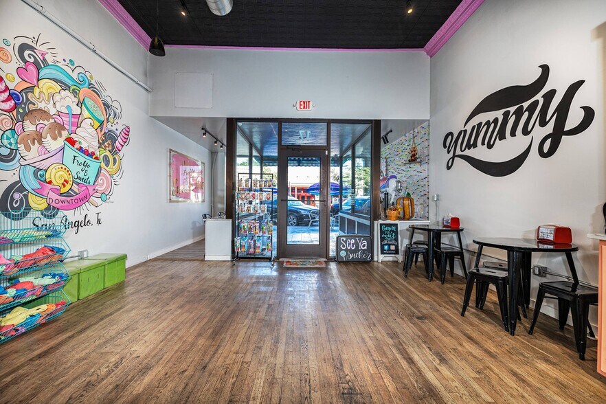 More Photos Of 17 W Beauregard Ave, San Angelo General Retail For Sale