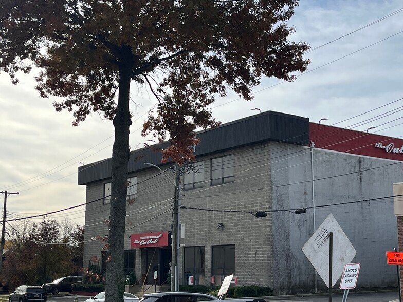More Photos Of 919 West St, Pelham Manor Warehouse For Lease