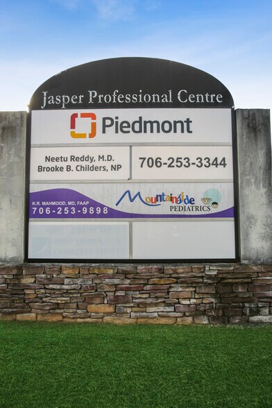 More Photos Of 12 Sammy McGhee Blvd, Jasper Medical For Sale