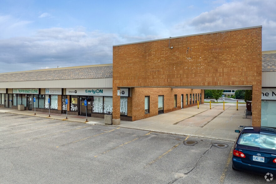 More Photos Of 17310 Yonge St, Newmarket Freestanding For Lease
