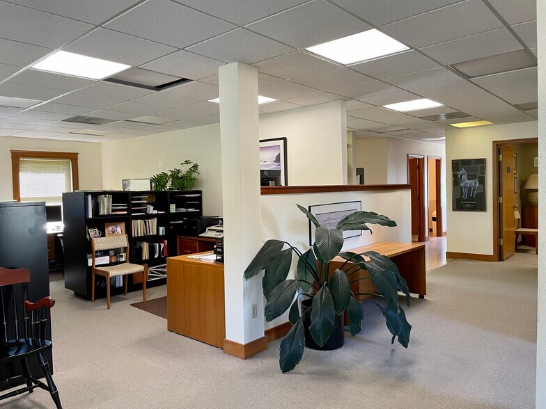 More Photos Of 18660 Sw Boones Ferry Rd, Tualatin Office For Lease