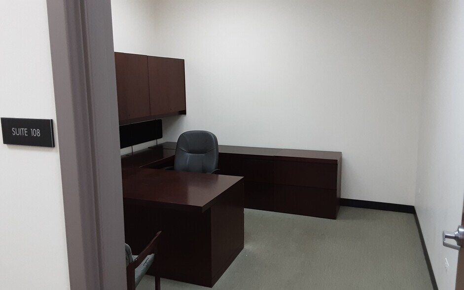 More Photos Of 700 E Park Ave, Libertyville Self Storage For Lease