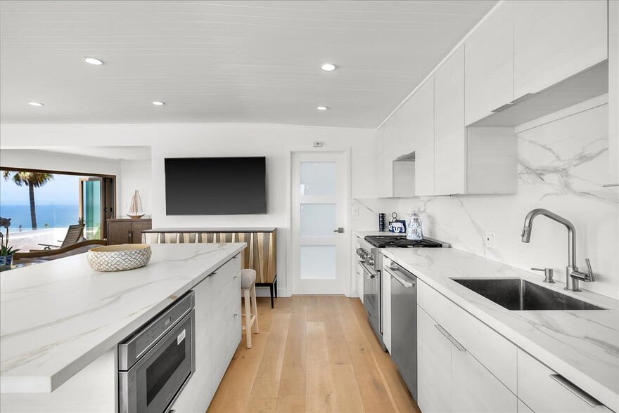 More Photos Of 3921 Highland Ave, Manhattan Beach Storefront Retail Residential For Sale