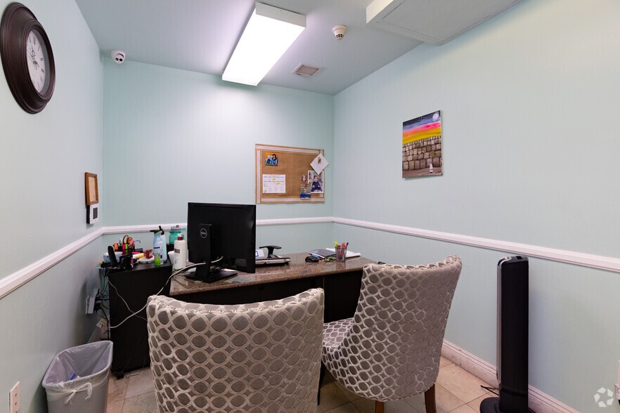 More Photos Of 1518 S Robertson Blvd, Los Angeles Schools For Lease