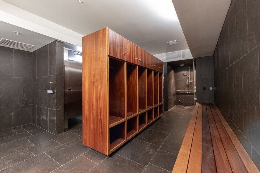 More Photos Of 1300 Highland Ave, Manhattan Beach General Retail For Sale