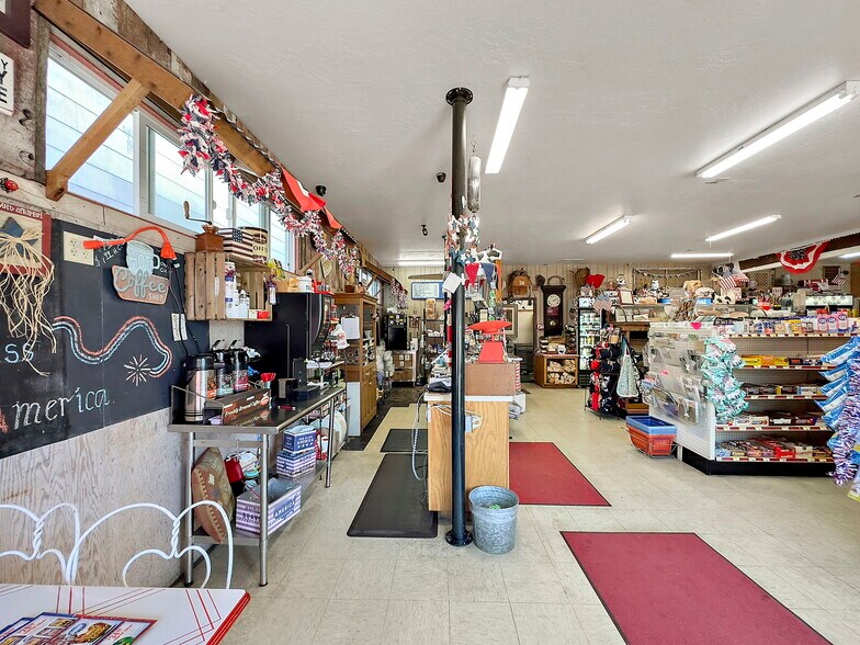 More Photos Of 577 Main St, Ferndale General Retail For Sale