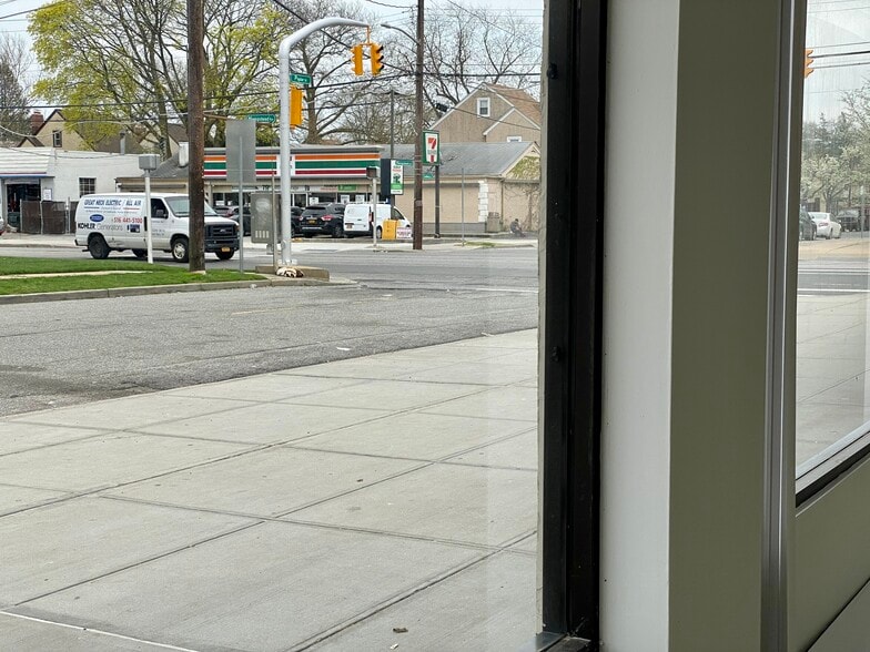 More Photos Of 166 Poplar St, West Hempstead Storefront Retail Office For Lease