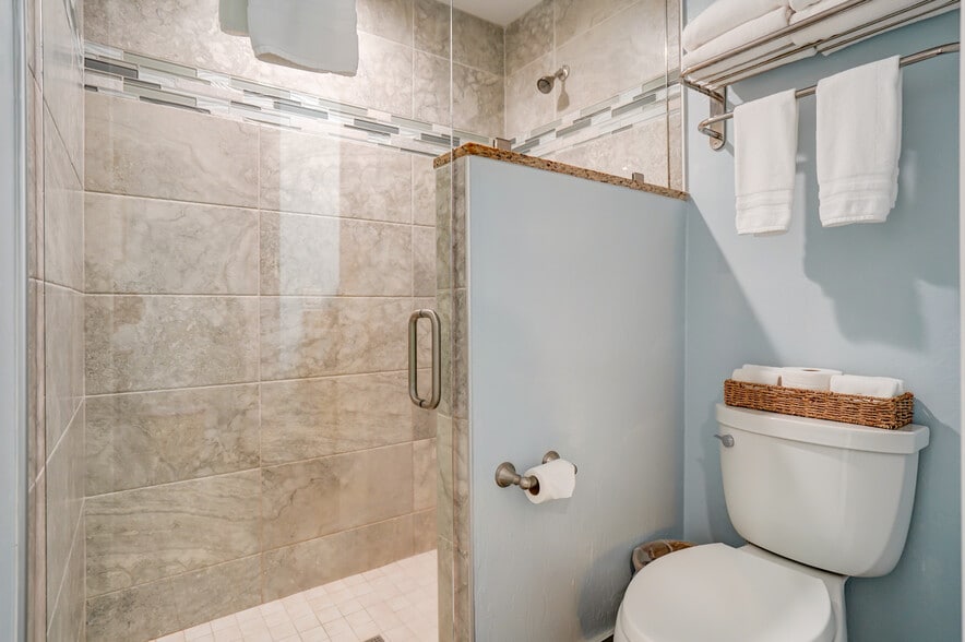 More Photos Of 2060 US Highway 27 N, Avon Park Hotel For Sale