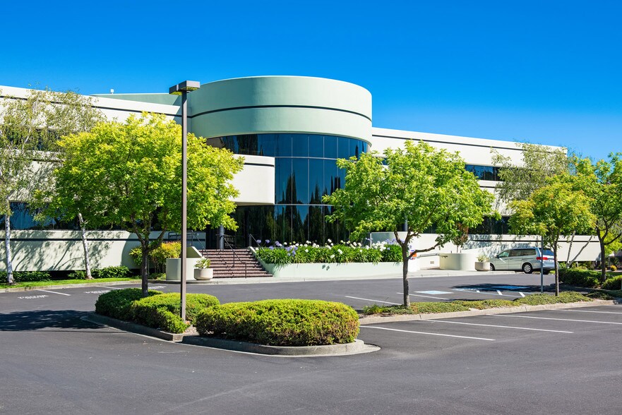 More Photos Of 1304 Southpoint Blvd, Petaluma Office For Lease