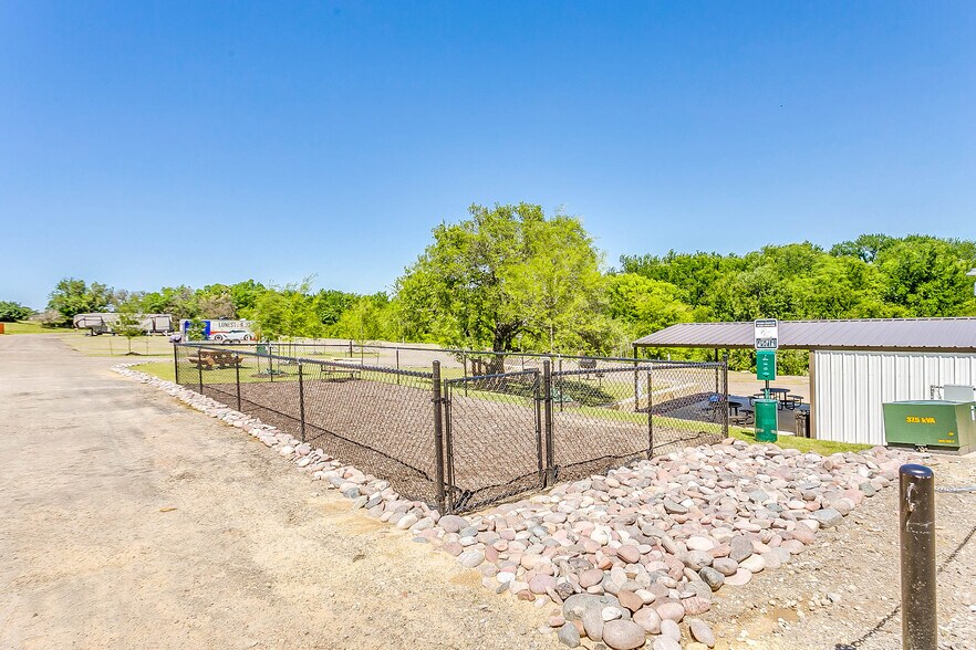 More Photos Of 5860 N FM 51, Weatherford Trailer Camper Park For Sale
