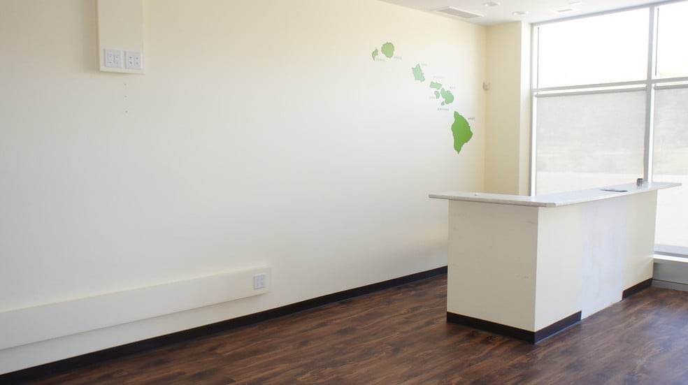 More Photos Of 10451 99 Ave, Fort Saskatchewan Storefront For Sale