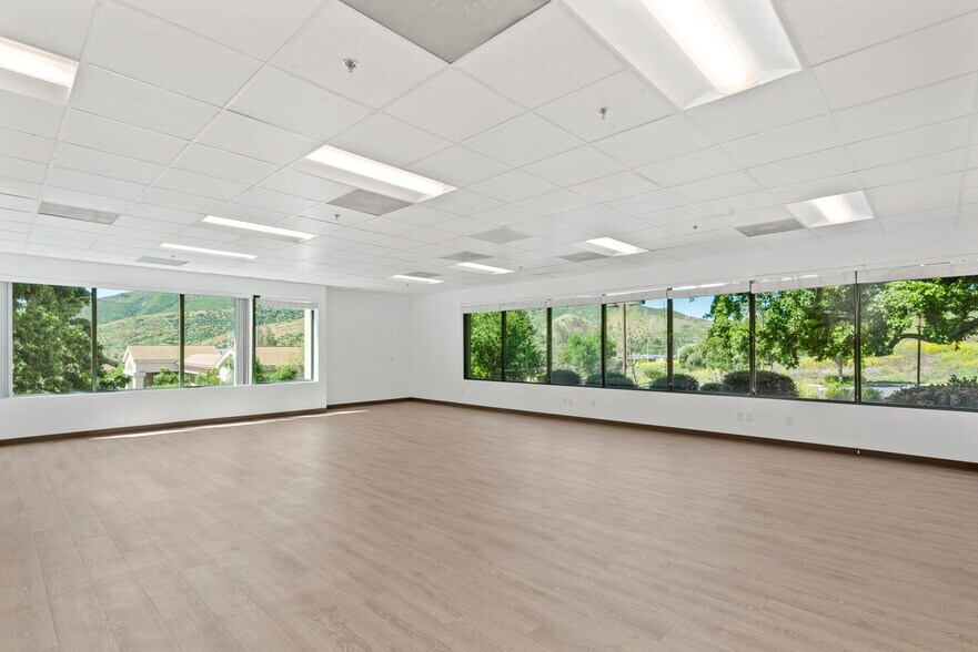More Photos Of 29219 Canwood St, Agoura Hills Office For Sale
