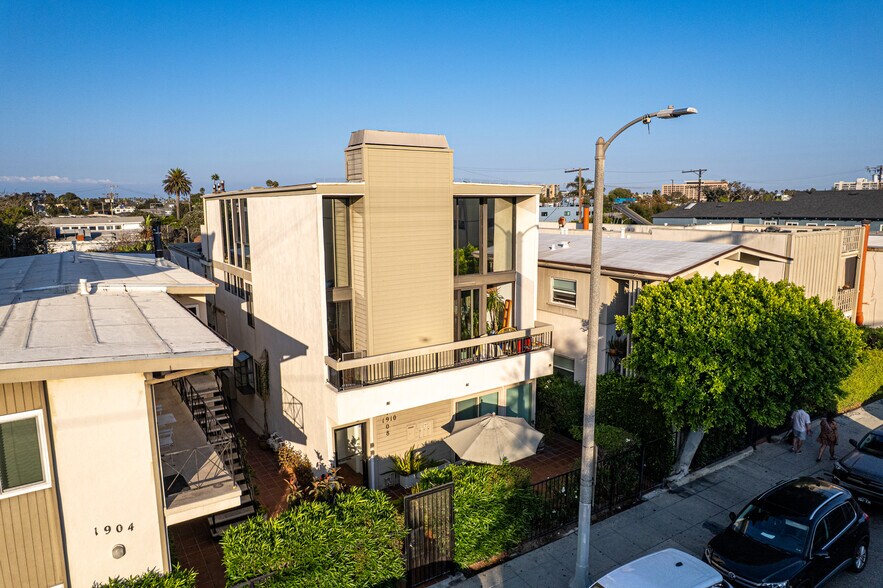 More Photos Of 1908-1910 Pacific Ave, Venice Apartments For Sale