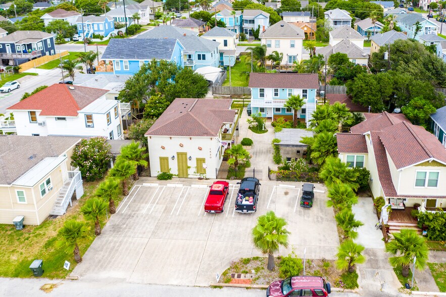 Primary Photo Of 1820 Avenue O 1/2, Galveston Multifamily For Sale
