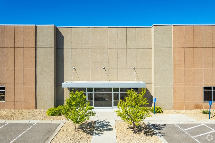 More Photos Of 19730 S Diamond Lake Rd, Rogers Distribution For Lease