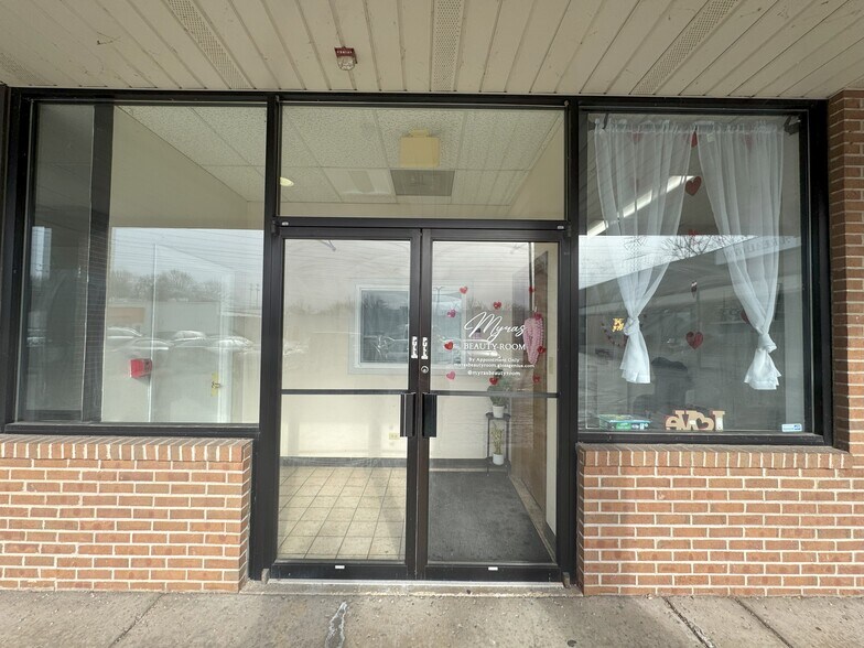 More Photos Of 111 S Lincolnway, North Aurora Unknown For Lease