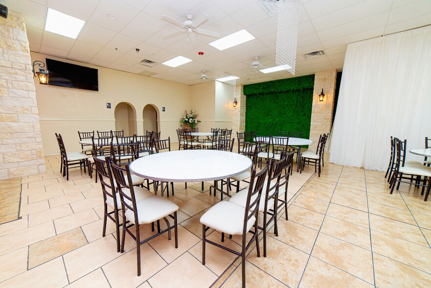 More Photos Of 819 Los Presidentes Ave, Laredo Storefront Retail Office For Sale