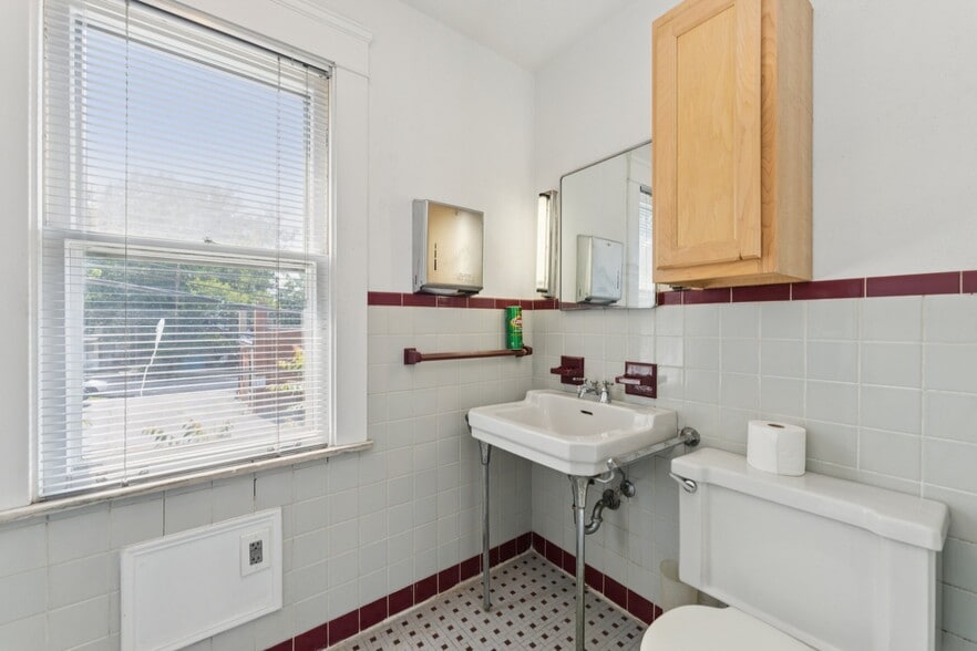 More Photos Of 12610 Larchmere Blvd, Cleveland General Retail For Sale