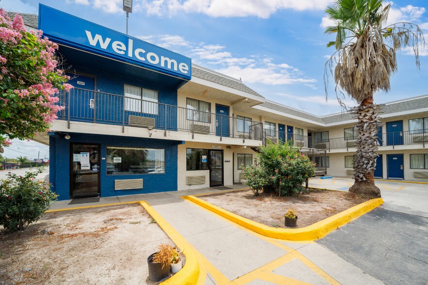 More Photos Of 5522 N Pan Am Expy, San Antonio Hotel For Sale