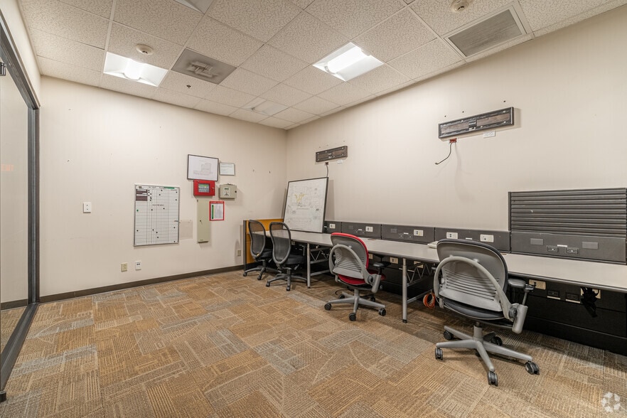 More Photos Of 2947 Executive Blvd, Mesquite Manufacturing For Sale