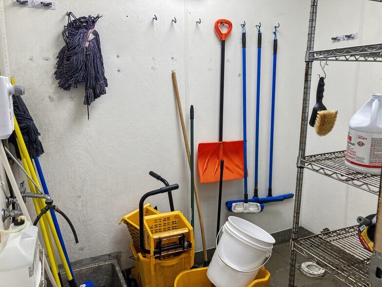 More Photos Of 333 W Albany St, Broken Arrow Restaurant For Sale