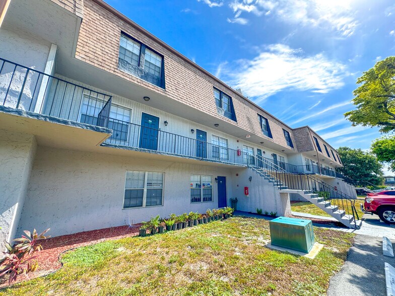 More Photos Of 3901 36th Ct, West Palm Beach Apartments For Sale