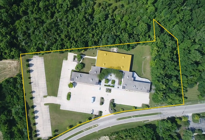 More Photos Of 1400 Commerce Center Dr, Franklin Flex For Sale
