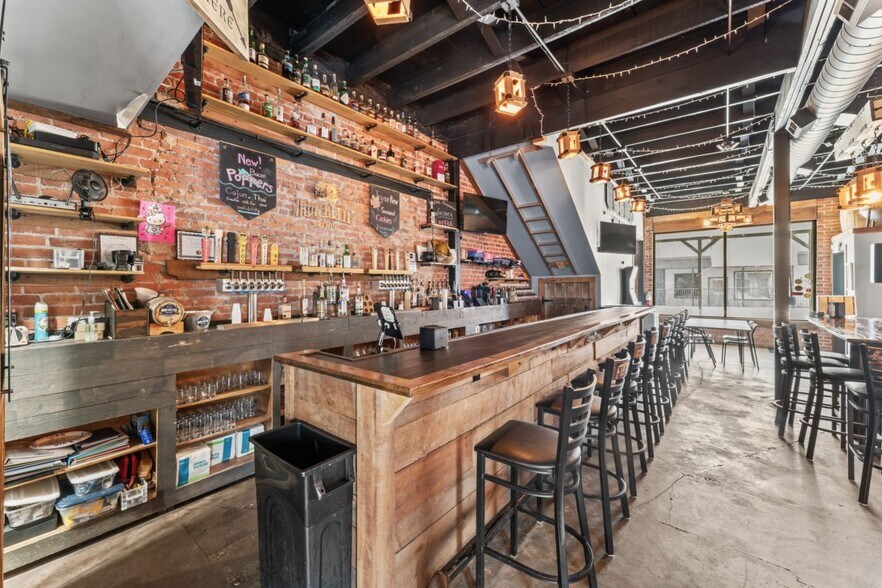 More Photos Of 508 S Main St, Grain Valley Bar For Lease