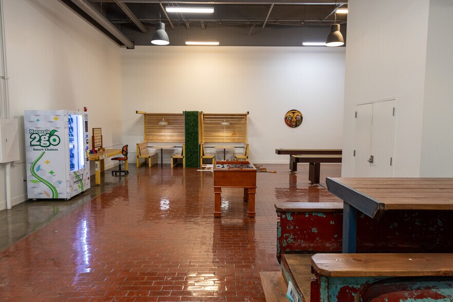 Primary Photo Of 1108 E 30th St, Kansas City Apartments For Lease