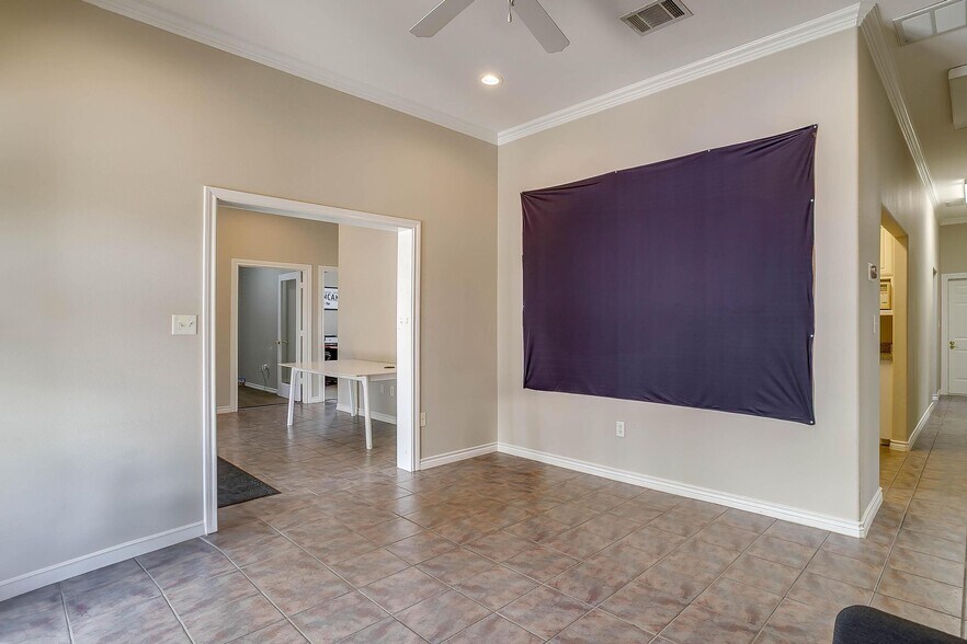 More Photos Of 110 Gotcher Ave, Lake Dallas Warehouse For Sale