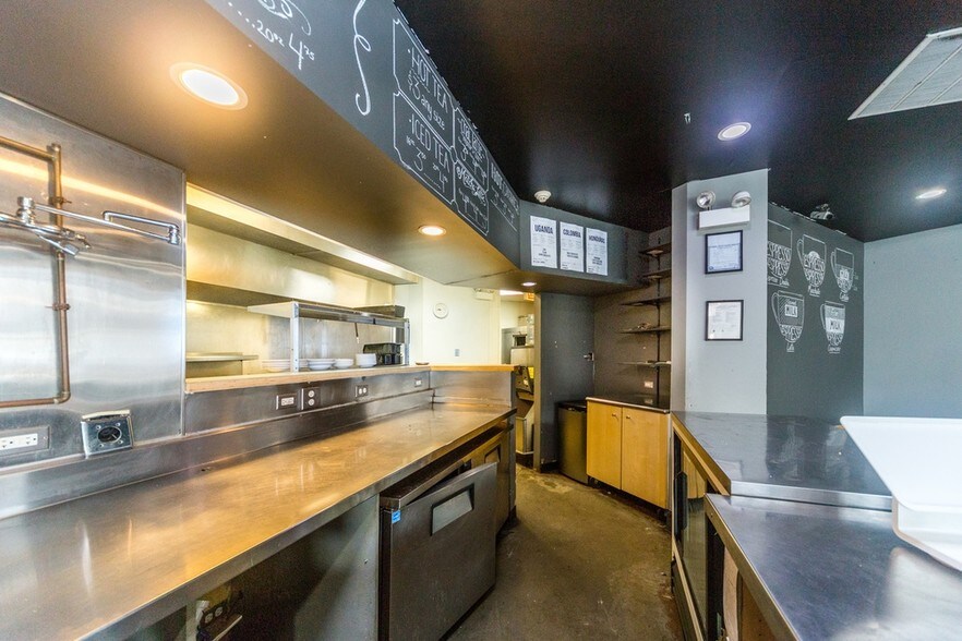 More Photos Of 1912 N Western Ave, Chicago Restaurant For Lease