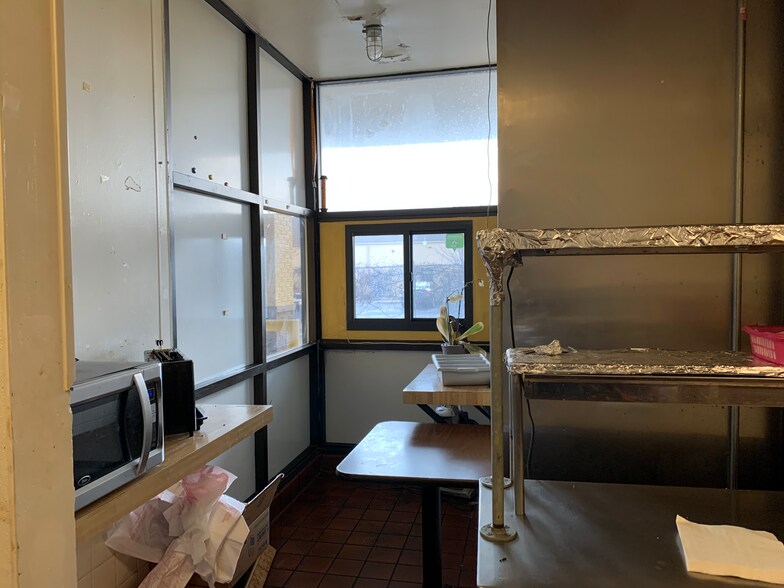 More Photos Of 1915 N Richmond St, Appleton Restaurant For Sale