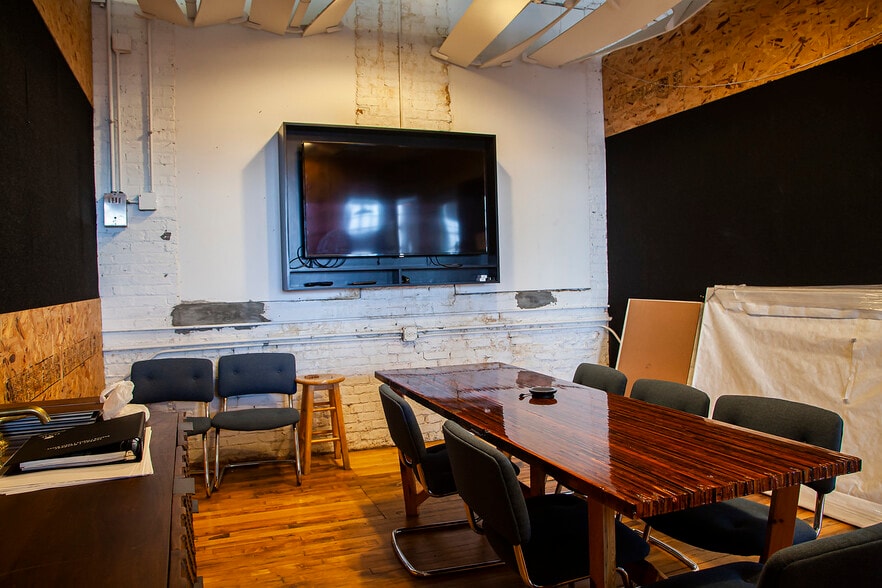 More Photos Of 401 N Wood St, Chicago Flex For Lease