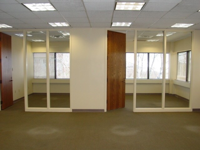 More Photos Of 527 Colman Center Dr, Rockford Office For Lease
