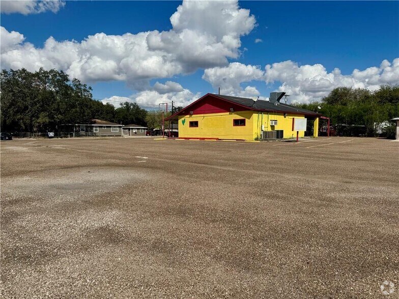 More Photos Of 200 Cecilia St, Alice Convenience Store For Lease