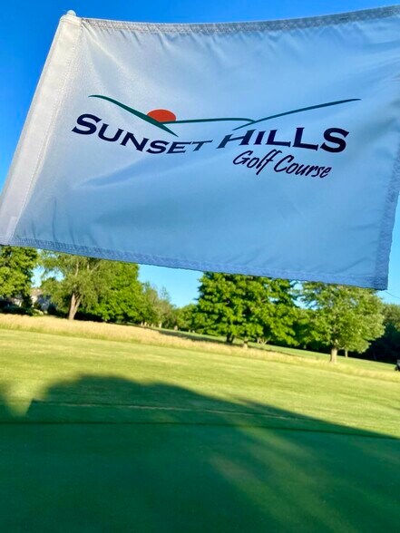 More Photos Of 1620 Summit Dr, Pekin Golf Course Driving Range For Sale