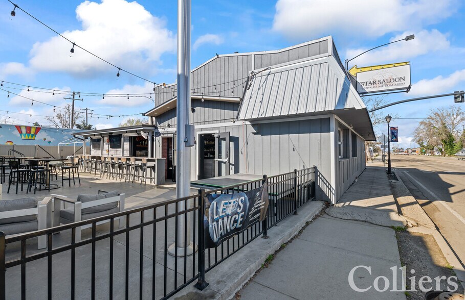 More Photos Of 10937 W State St, Star Bar For Sale