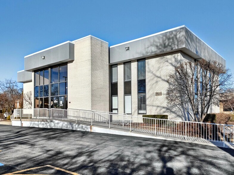 Primary Photo Of 2435 W Glenwood Ave, Joliet Office For Sale