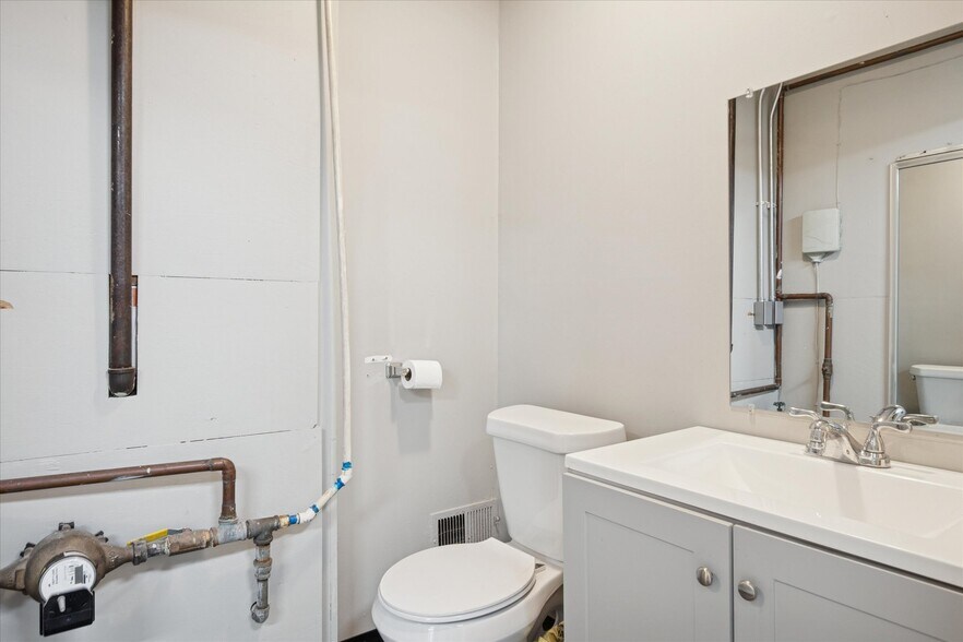 More Photos Of 36050 Goddard Rd, Romulus Auto Repair For Sale