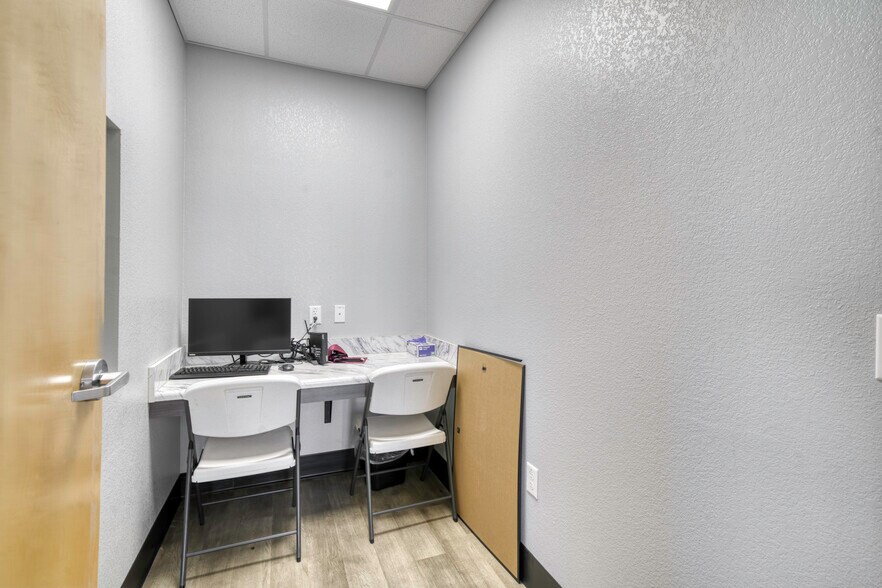 More Photos Of 2006 East Main, Madisonville Medical For Lease