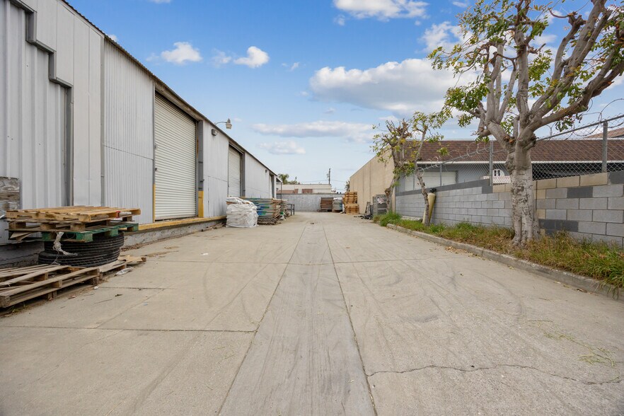 More Photos Of 780 N Todd Ave, Azusa Distribution For Sale