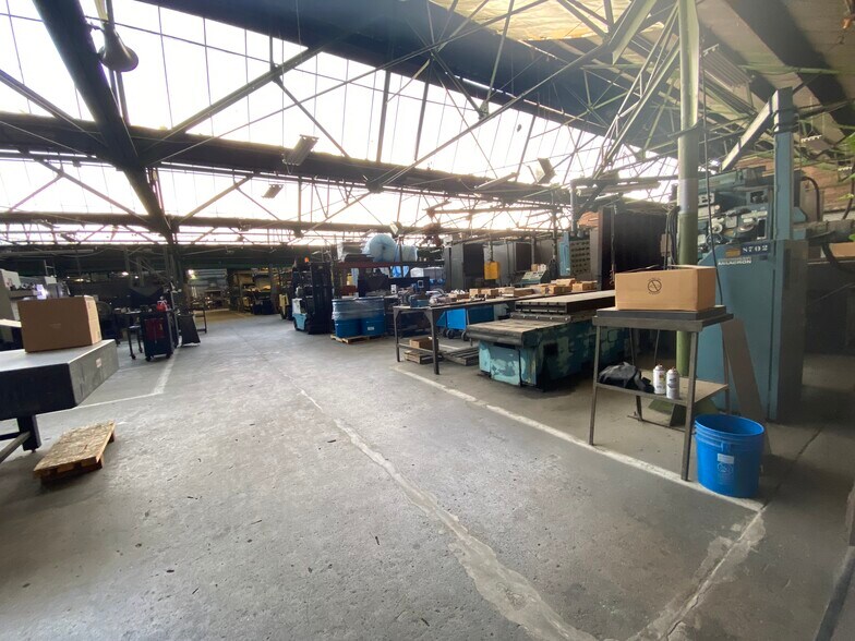 More Photos Of 1431-1441 W 2nd St, Pomona Manufacturing For Sale