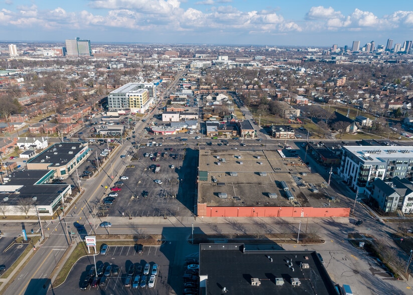 Primary Photo Of 1486 Broadview Ave, Columbus Supermarket For Lease