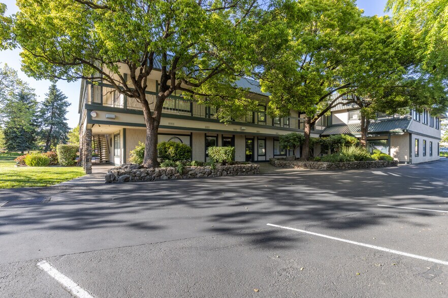 More Photos Of 6050 Commerce Blvd, Rohnert Park Office For Lease