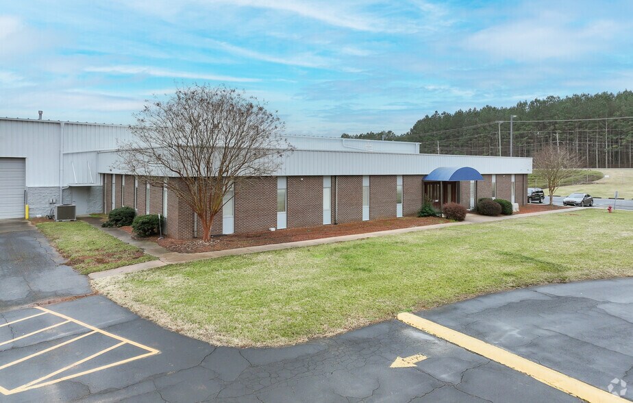 More Photos Of 647 Hargrave Rd, Lexington Warehouse For Lease